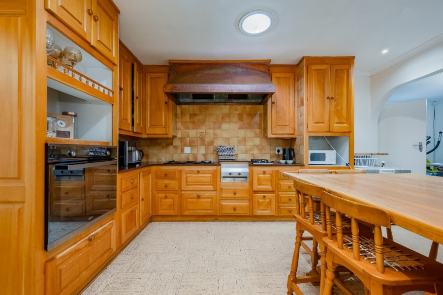 6 Bedroom Property for Sale in Golden Acre Western Cape
